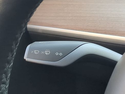 Used 2024 Tesla Model Y Long Range image 27