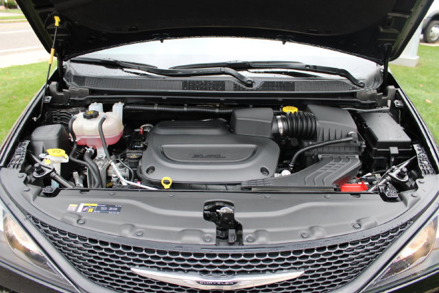 Used 2025 Chrysler Voyager LX FWD image 52