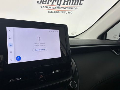 Used 2024 Toyota Corolla Cross XLE image 17