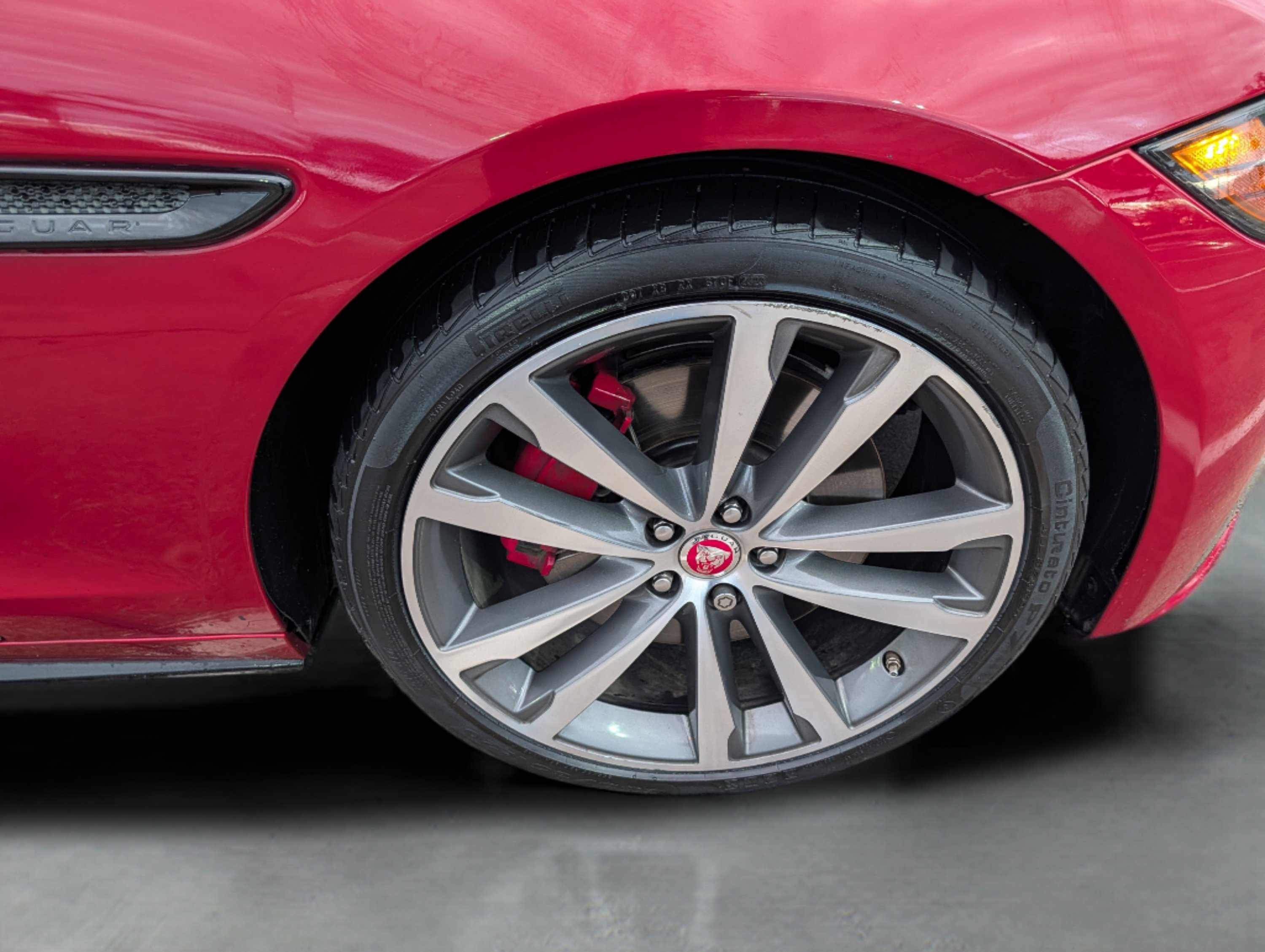 Used 2018 Jaguar XF S RWD image 77