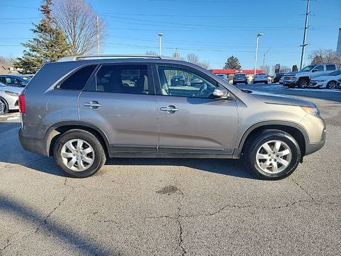 Used 2012 Kia Sorento LX w/ Third Row Pkg image 8