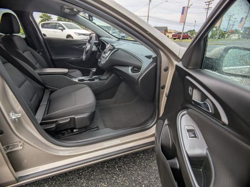 Used 2024 Chevrolet Malibu LT FWD image 12