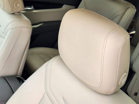 Used 2025 Cadillac XT6 Premium Luxury w/ Technology Package image 16