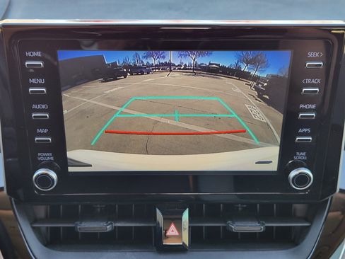 Used 2020 Toyota Corolla LE image 19