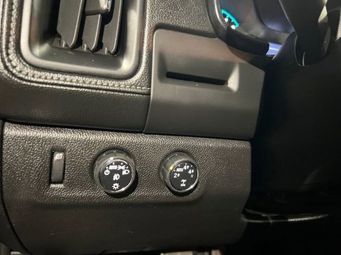 Used 2016 GMC Canyon SLE image 39