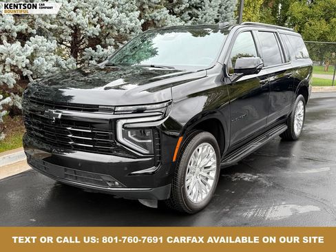 Used 2025 Chevrolet Suburban RST image 3