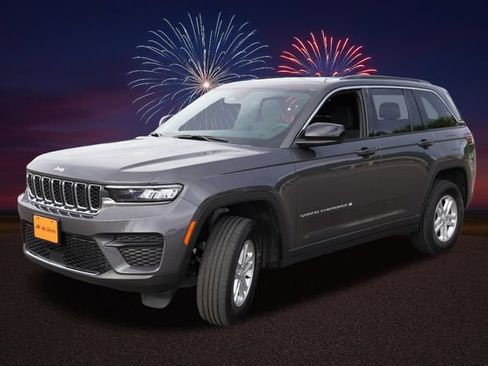 Certified 2024 Jeep Grand Cherokee Laredo w/ Luxury Tech Group I AWD/4WD image 11