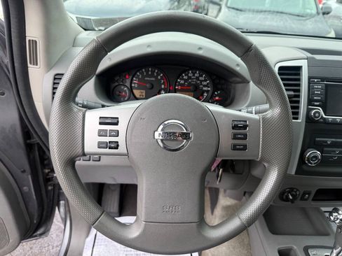 Used 2018 Nissan Frontier SV AWD/4WD image 19