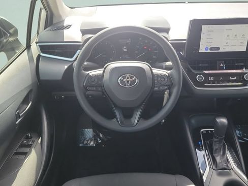 Used 2025 Toyota Corolla LE FWD image 11
