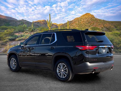 Used 2023 Chevrolet Traverse LT FWD image 8