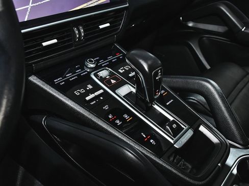 Used 2020 Porsche Cayenne E-Hybrid image 45