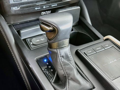 Used 2019 Lexus ES 300h Ultra Luxury FWD image 25