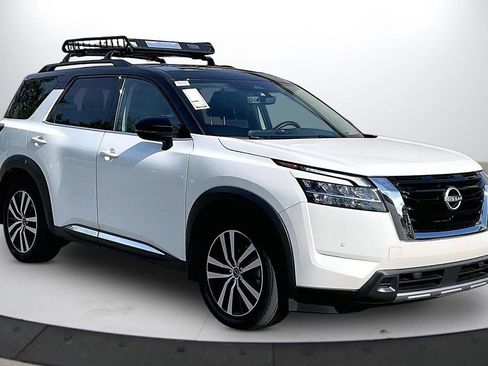 Used 2023 Nissan Pathfinder Platinum AWD/4WD image 2