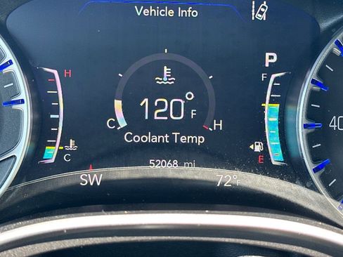 Used 2024 Chrysler Pacifica Touring-L image 9