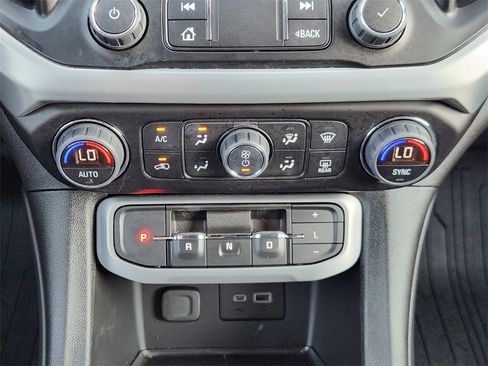 Used 2023 GMC Acadia SLE w/ Driver Convenience Package image 16