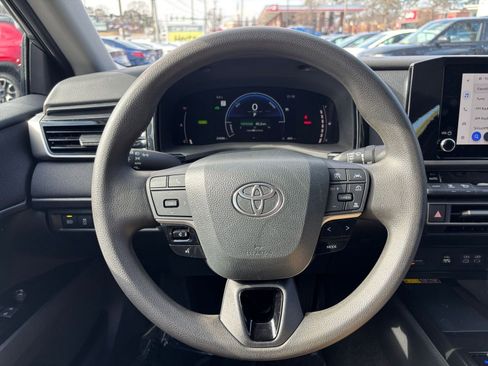 Used 2025 Toyota Camry LE image 28