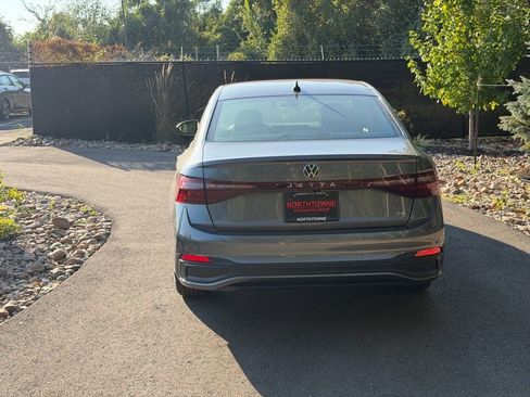 New 2025 Volkswagen Jetta SE image 4