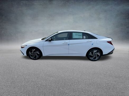 Used 2025 Hyundai Elantra Sport image 13