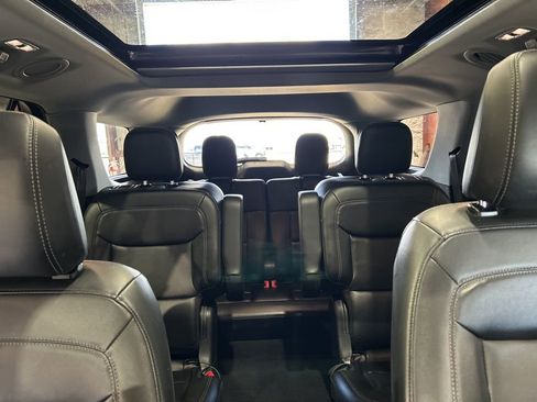 Used 2023 Ford Explorer XLT AWD/4WD image 44