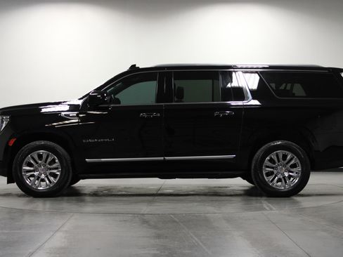 Used 2023 GMC Yukon XL Denali image 7