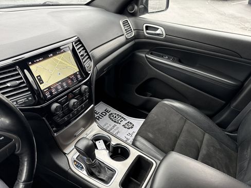 Used 2020 Jeep Grand Cherokee Altitude image 25