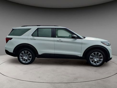New 2026 Ford Explorer Active w/ Active Comfort Package image 9