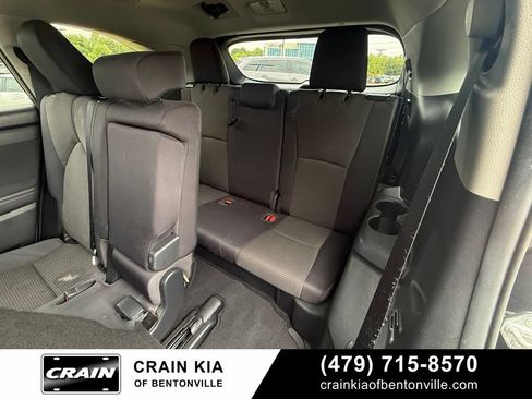Used 2022 Toyota Highlander LE AWD/4WD image 26