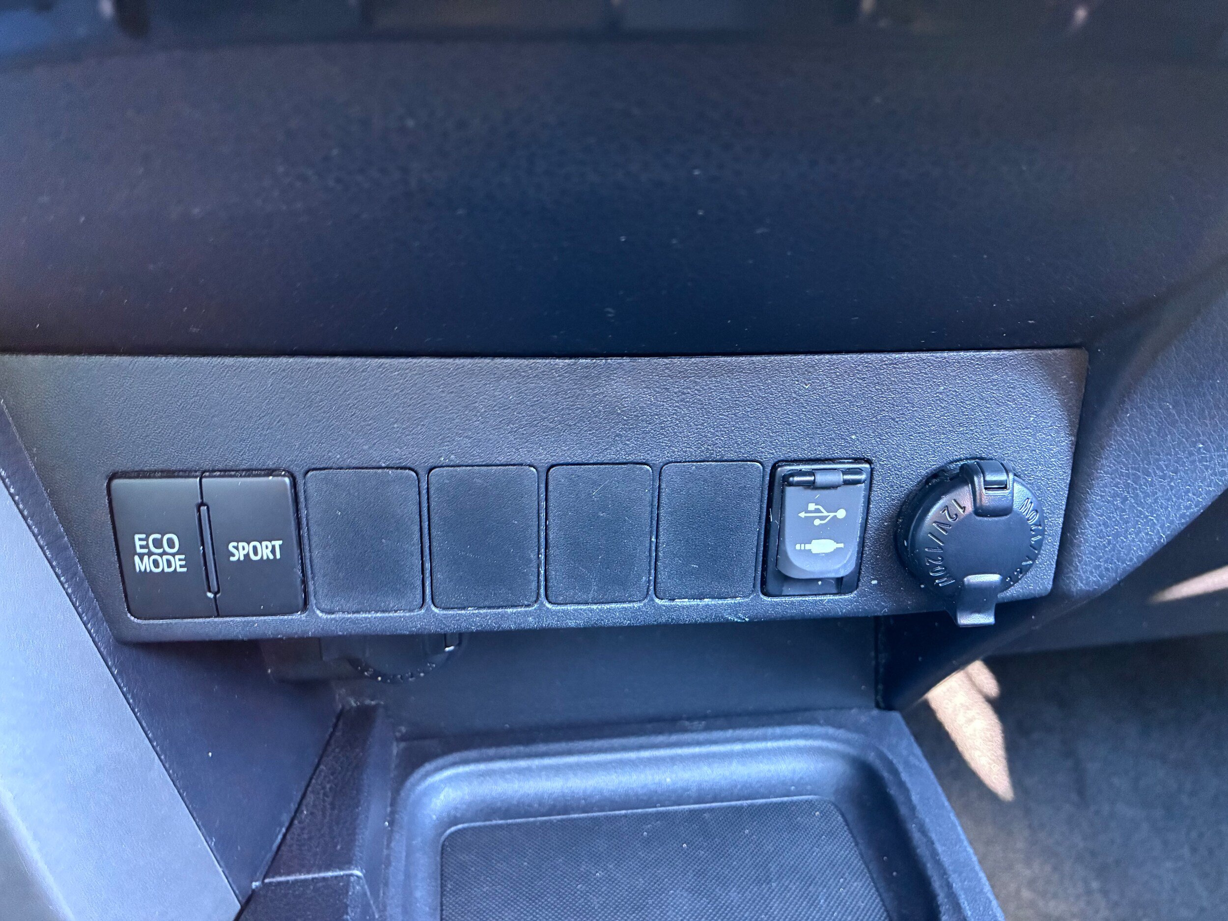 Used 2016 Toyota RAV4 XLE AWD/4WD image 18