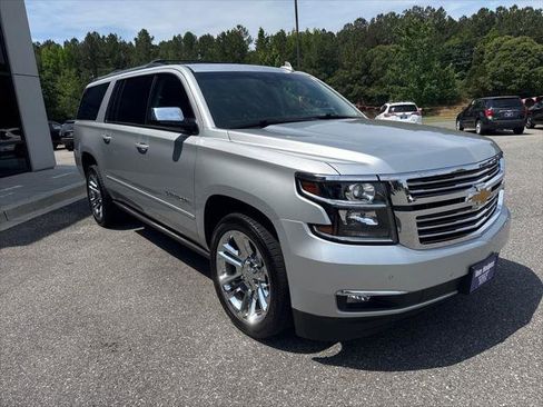 Used 2020 Chevrolet Suburban Premier w/ Premier Plus Edition AWD/4WD image 3