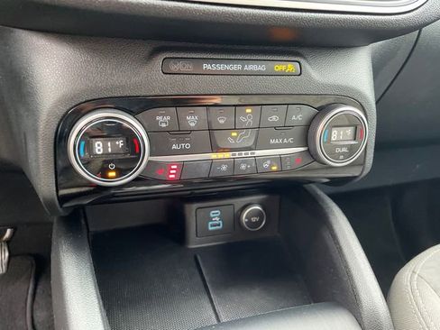 Certified 2021 Ford Escape SE w/ SE Sport Appearance Package image 34