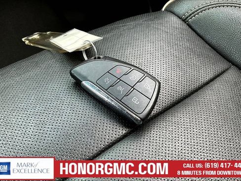 Used 2023 GMC Yukon SLT image 34