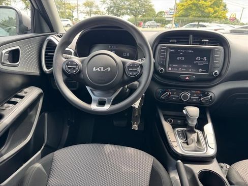 Certified 2025 Kia Soul LX w/ LX Technology Package FWD image 12