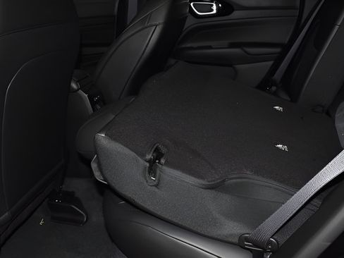 New 2026 Jeep Compass Latitude w/ Sun and Sound Group AWD/4WD image 28