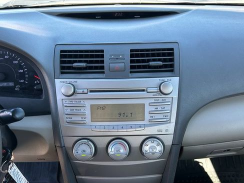 Used 2011 Toyota Camry LE image 13