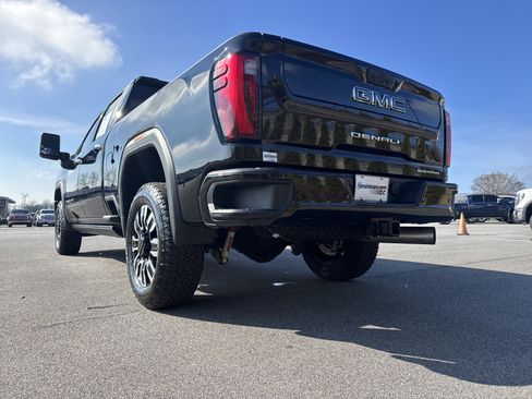 Used 2025 GMC Sierra 2500 Denali Ultimate image 8