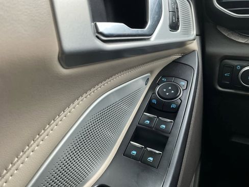 Used 2020 Ford Explorer Platinum w/ Premium Technology Package image 26