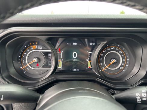 Used 2025 Jeep Wrangler Unlimited Rubicon AWD/4WD image 15