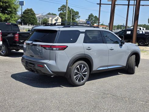 New 2026 Nissan Pathfinder Platinum AWD/4WD image 6