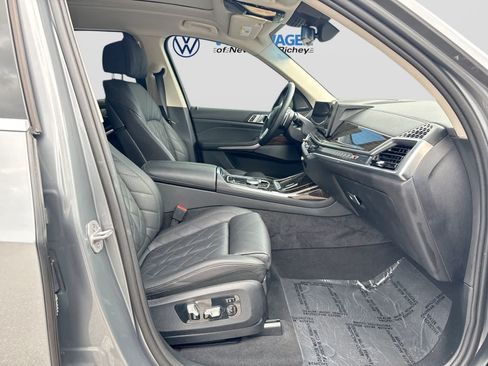 Used 2024 BMW X7 xDrive40i AWD/4WD image 27