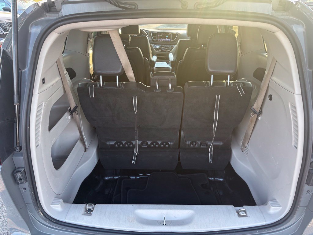 Used 2022 Chrysler Pacifica Touring-L FWD image 40