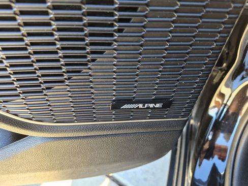 Used 2023 Jeep Grand Cherokee L Limited w/ Black Appearance Package image 13