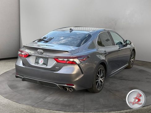 Used 2022 Toyota Camry SE FWD image 7
