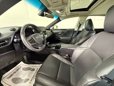 Used 2022 Lexus ES 300h w/ Premium Package image 5