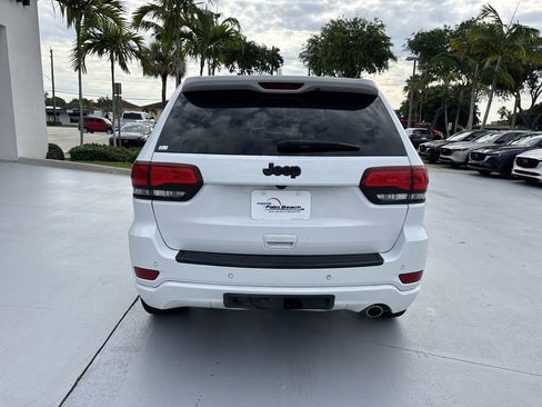 Used 2018 Jeep Grand Cherokee Altitude RWD image 2