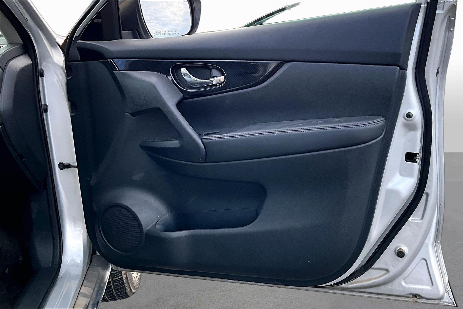 Used 2019 Nissan Rogue SL FWD image 12