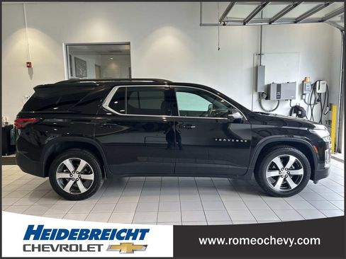 Certified 2023 Chevrolet Traverse LT w/ LT Premium Package AWD/4WD image 2