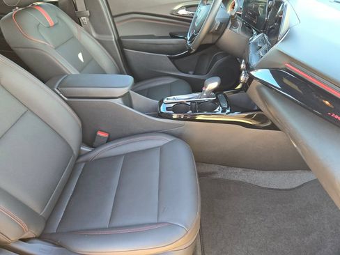 Used 2025 Chevrolet Trax RS w/ Driver Confidence Package FWD image 9