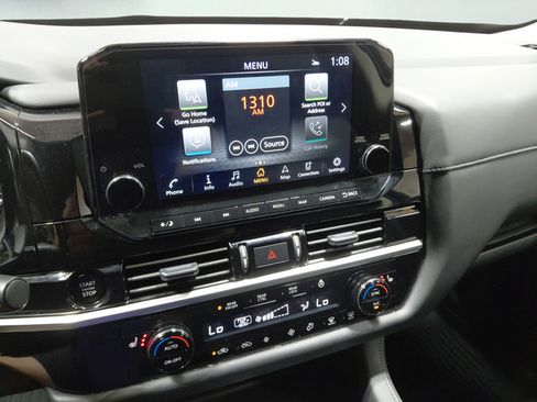 Used 2025 Nissan Pathfinder SL AWD/4WD image 33
