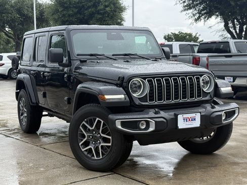 Used 2025 Jeep Wrangler Unlimited Sahara AWD/4WD image 2
