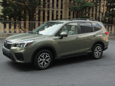 Used 2021 Subaru Forester Premium AWD/4WD image 12